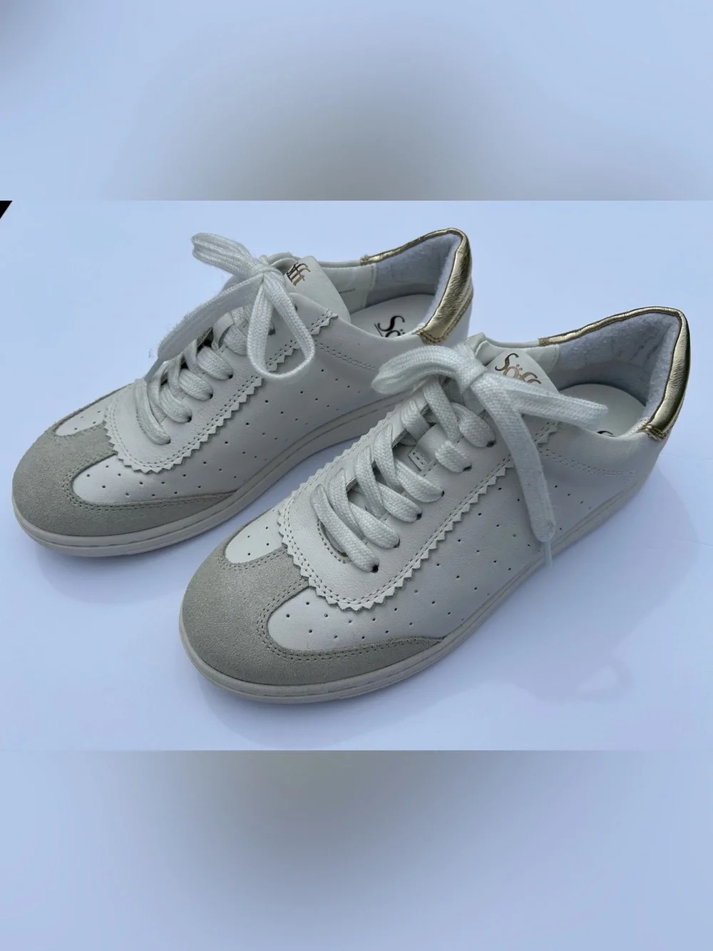 NWT🌷Sofft White & Light Gray Leather Sneakers with Gold Metallic Accent